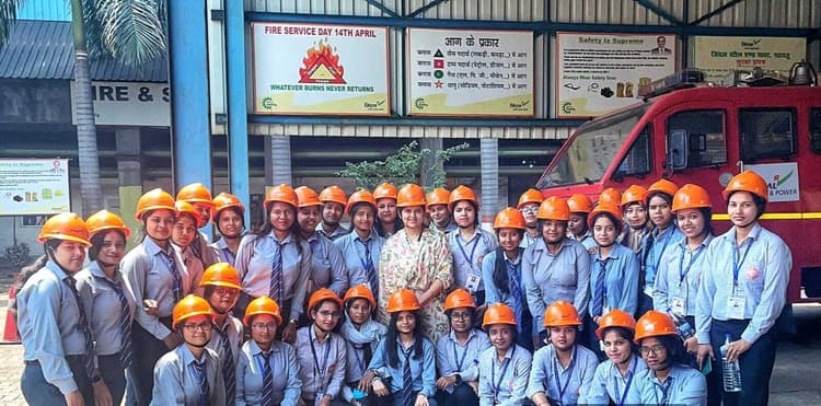 रांची वीमेंस कॉलेज की छात्राओं ने किया औद्योगिक भ्रमण