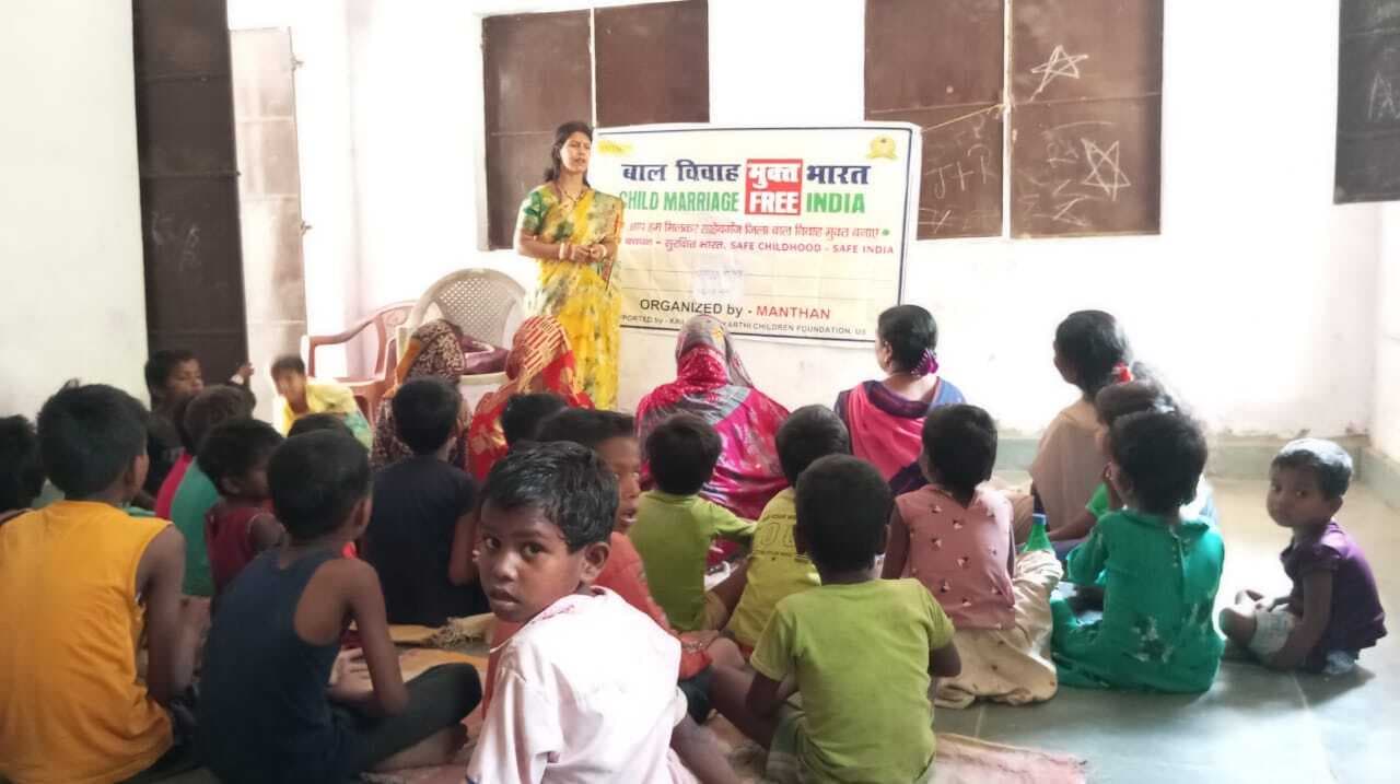 बाल विवाह को रोकने के लिए किया जागरूक