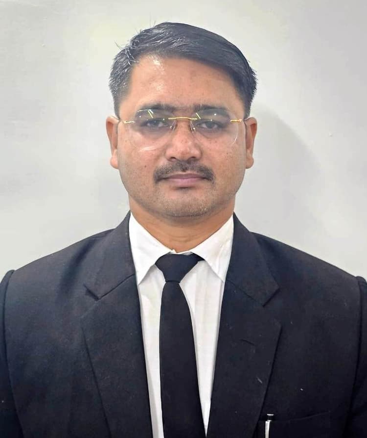 मजिस्ट्रेट विजय कुमार यादव को दी गयी विदाई