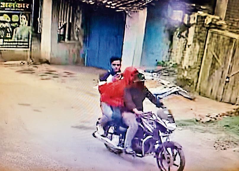 लोहरदगा : सैलून में बैठे व्यवसायी की दिनदहाड़े गोली मार कर हत्या