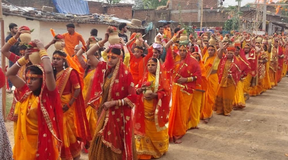 मंझोली गांव में कलश यात्रा के साथ महायज्ञ शुरू