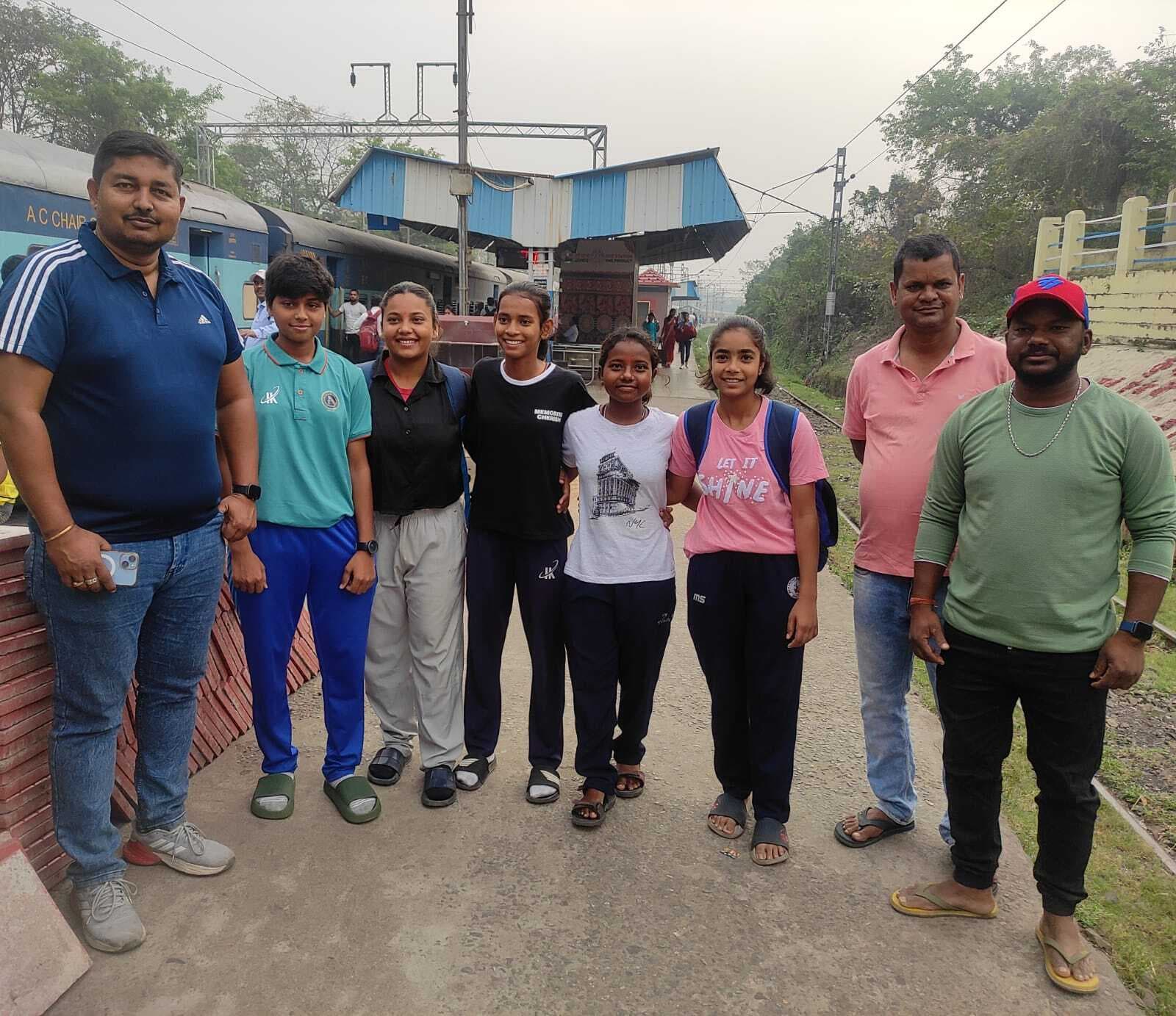 चिरकुंडा की पांच खिलाड़ियों का जिला अंडर-19 क्रिकेट टीम में चयन