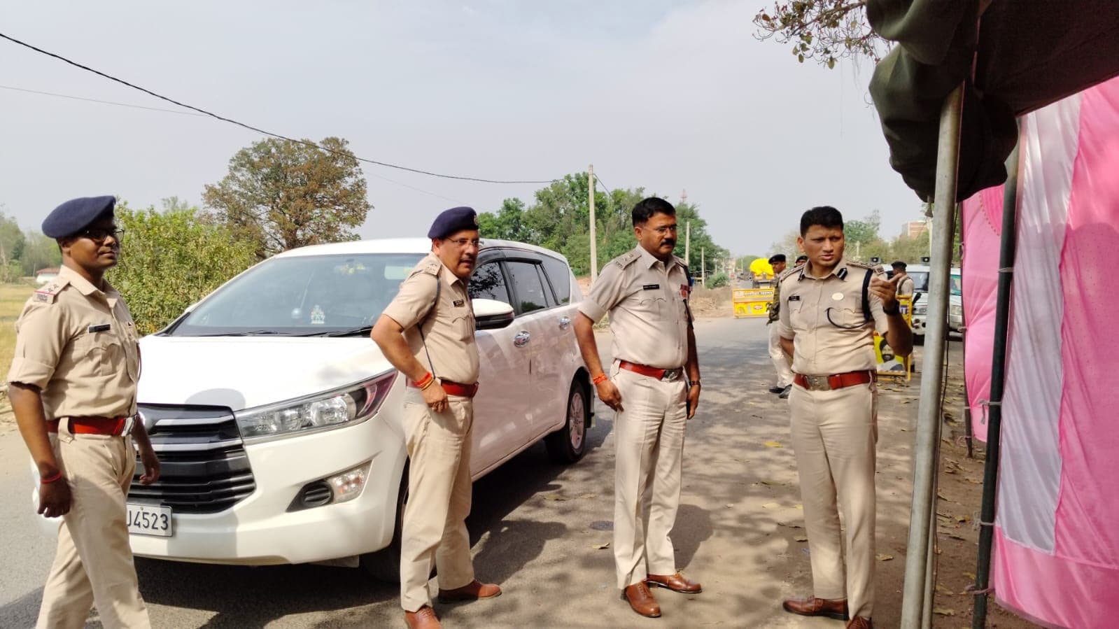 (अोके) डीआइजी वाइएस रमेश ने झारखंड-यूपी सीमा का किया निरीक्षण