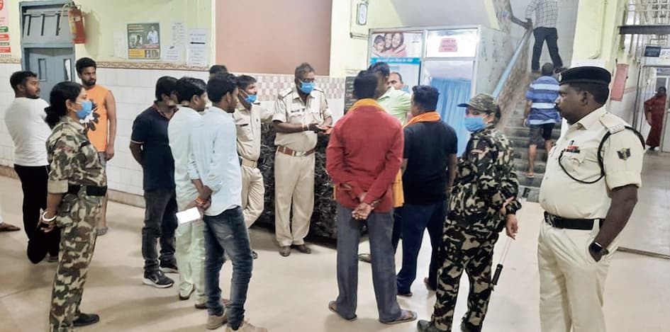 सदर अस्पताल में मरीज की मौत पर परिजनों का हंगामा