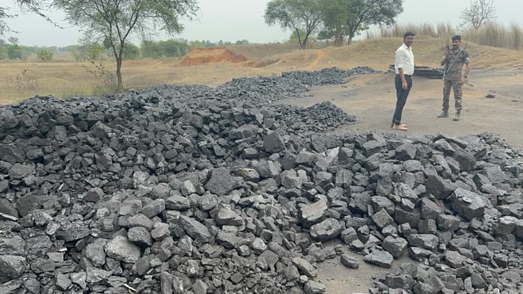 200 टन कोयला जब्त, एक गिरफ्तार