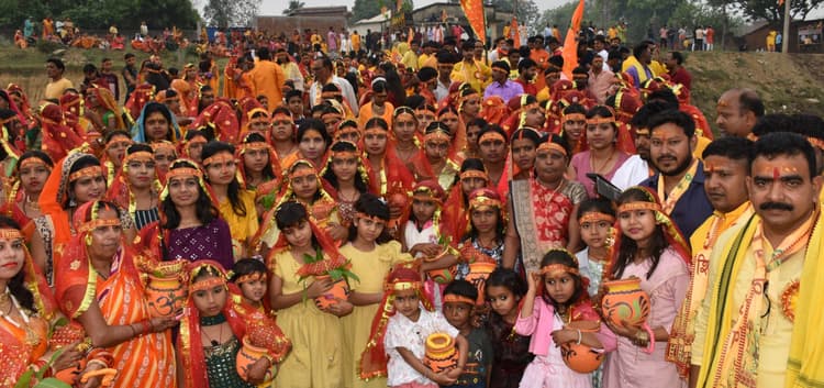 शिव मंदिर के प्राण प्रतिष्ठा को लेकर निकली कलश यात्रा