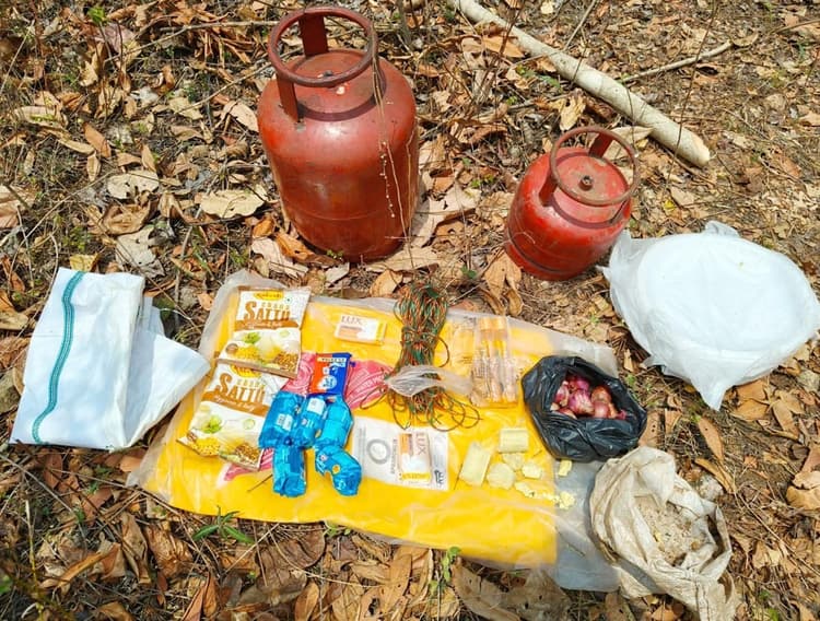 कुंदा के कोजरम जंगल से दो सिलेंडर बम बरामद