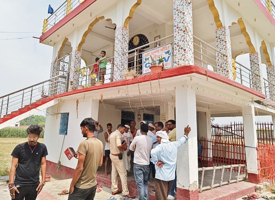 पहाड़पुर-रसीदपुर स्थित राधे-कृष्ण मंदिर से सोने के आभूषण की चोरी