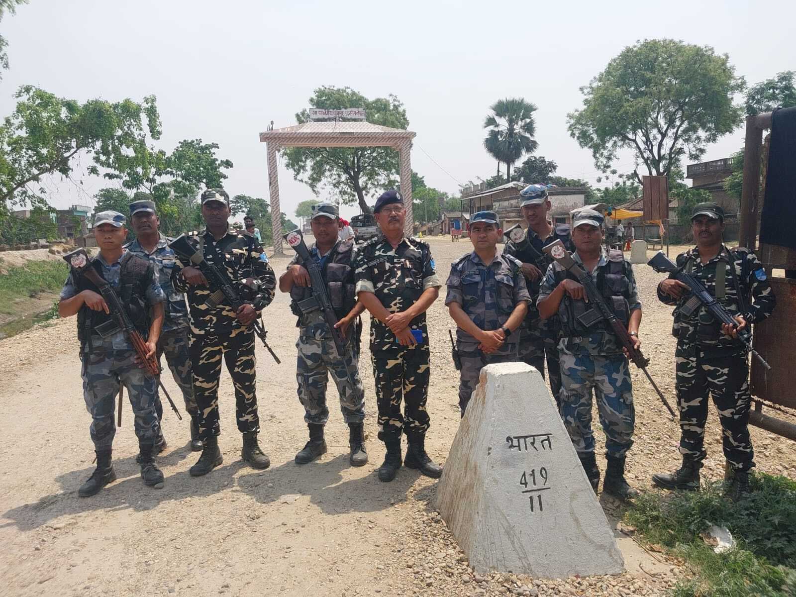 सीमा पर एसएसबी और नेपाली एपीएफ ने किया संयुक्त पेट्रोलिंग