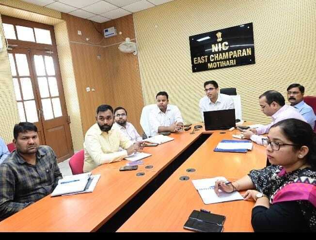 चिह्नित डिस्पैच सेंटरों पर समय से कर लें सभी तरह की तैयारियां : डीएम