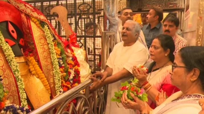 पोइला बोइशाख की पूर्व संध्या पर सीएम ने कालीघाट मंदिर में की पूजा