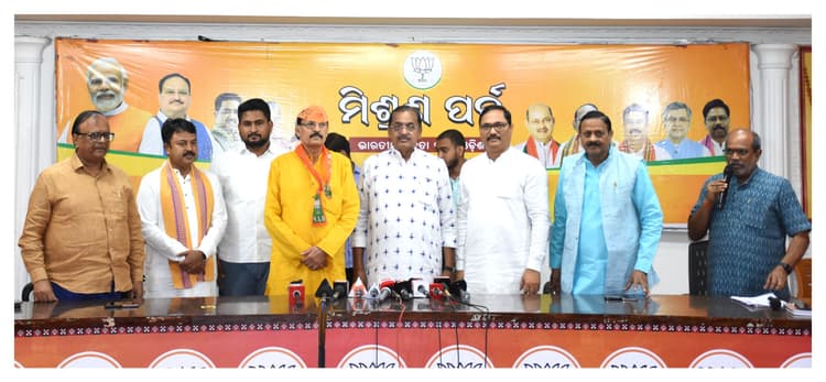 बीजद के प्रदेश सचिव अजय नायक भाजपा में हुए शामिल