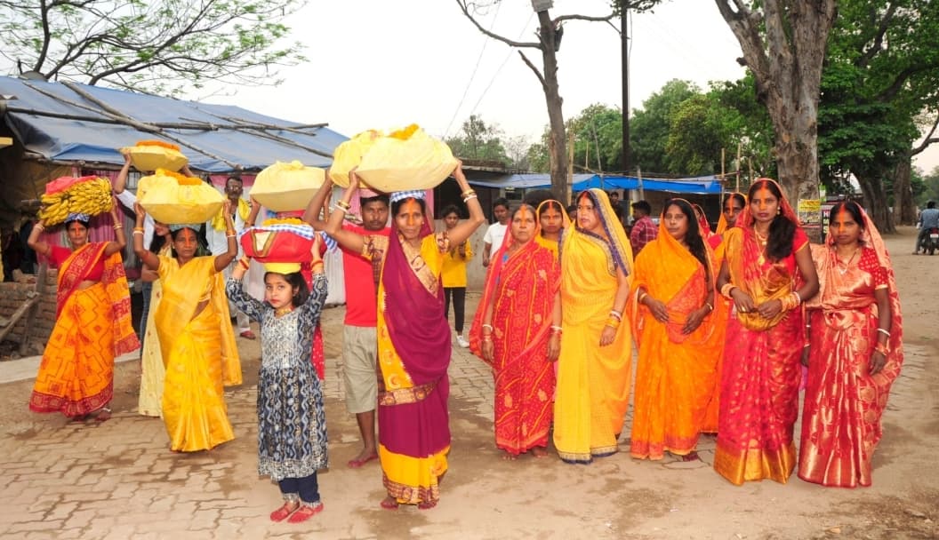 सिल्ली, रातू और इटकी में व्रतियों ने दिया अस्ताचलगामी सूर्य को अर्घ