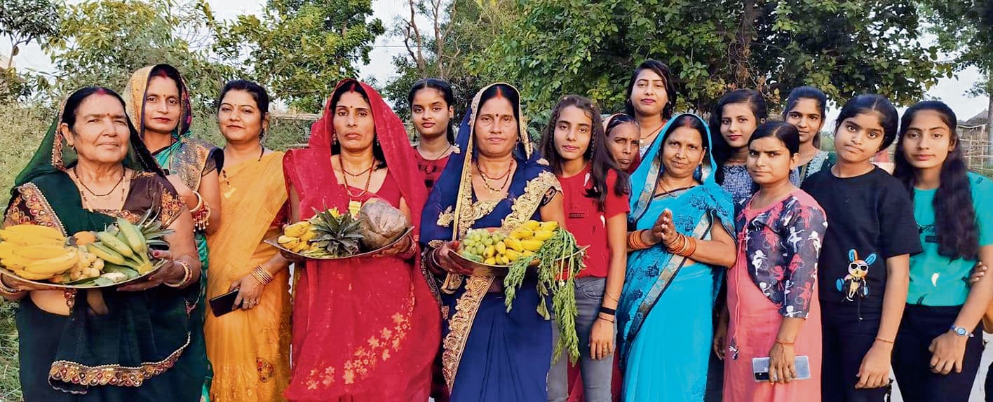 अस्ताचलगामी सूर्य को छठ व्रतियों ने दिया अर्घ, कल उदीयमान सूर्य को देंगे अर्घ