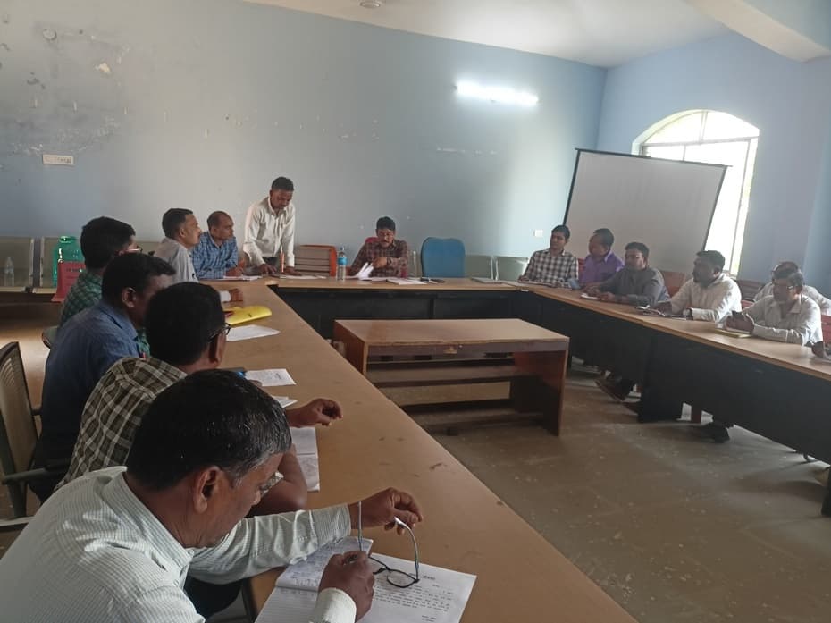 कम वोटिंग वाले बूथ को चिह्नित कर वोटरों को करें जागरूक : बीडीओ