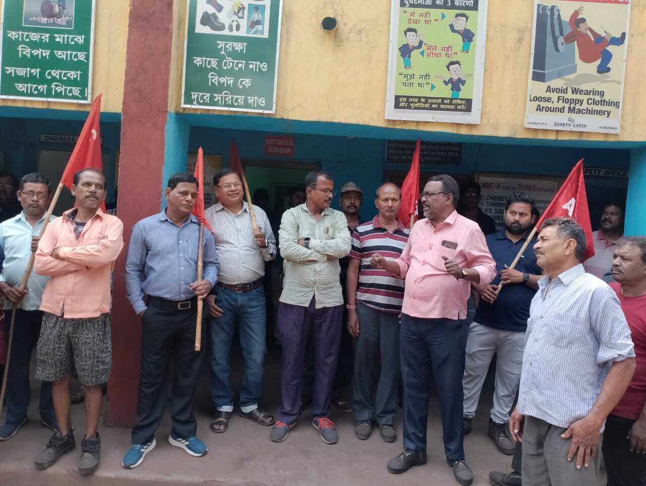 अंडाल : सीटू-एटक ने विभिन्न मांगों को लेकर किया विरोध प्रदर्शन