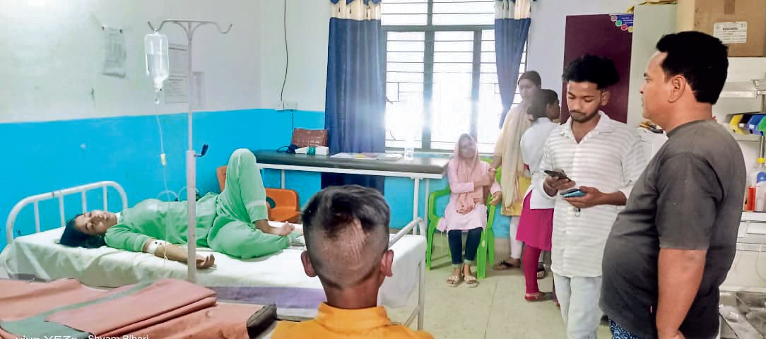 नीलगाय की टक्कर से बाइक दुर्घटनाग्रस्त, दो महिलाएं घायल