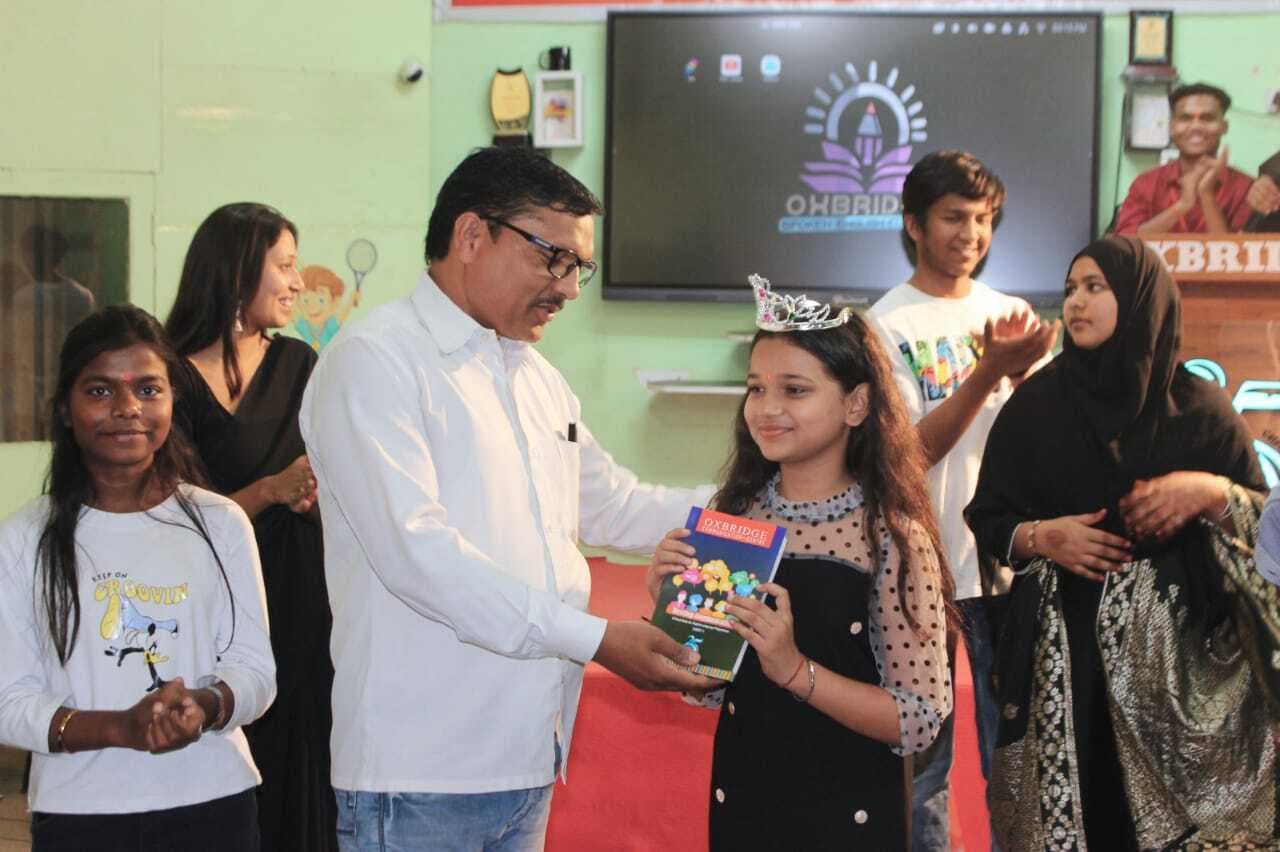 मिस फ्रेशर आरुषि व मिस्टर फ्रेशर बने निकुंज