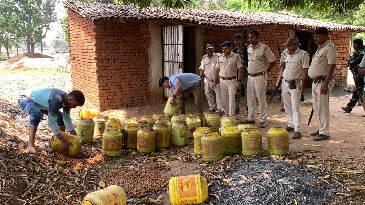 93 सौ किलो जावा महुआ व 440 लीटर महुआ जब्त