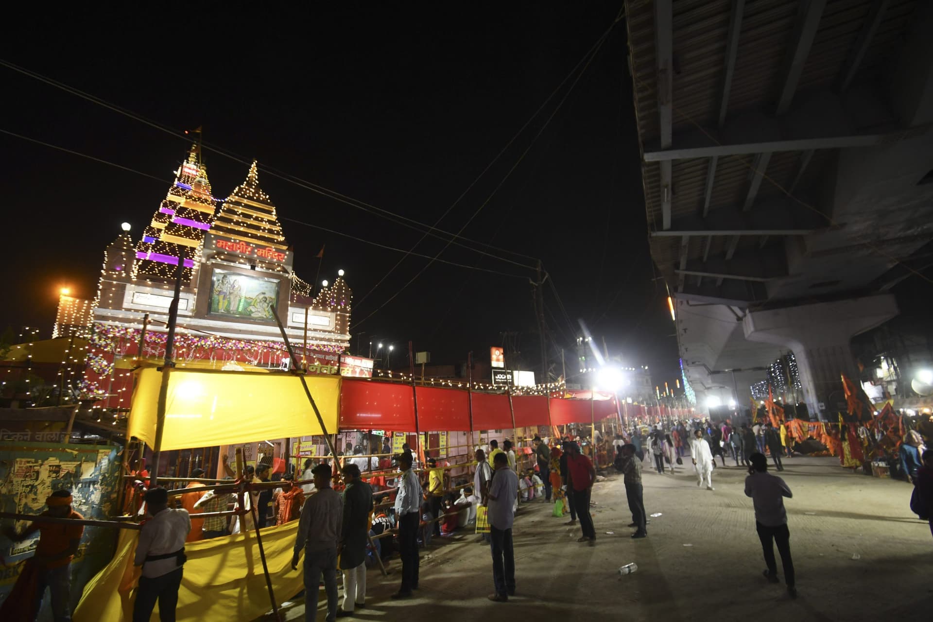 देर रात से ही जय श्रीराम के उदघोष से गूंजता रहा महावीर मंदिर परिसर