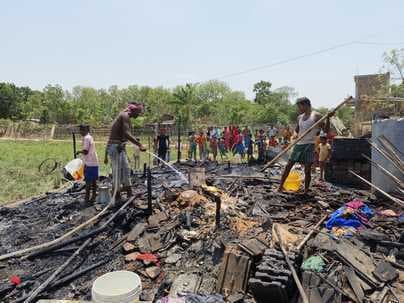 पांच हजार नकद समेत जेवरात भी जले, लाखों का नुकसान