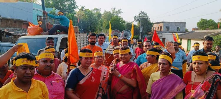 शिरडीधाम साई मंदिर से निकाली गई पालकी यात्रा