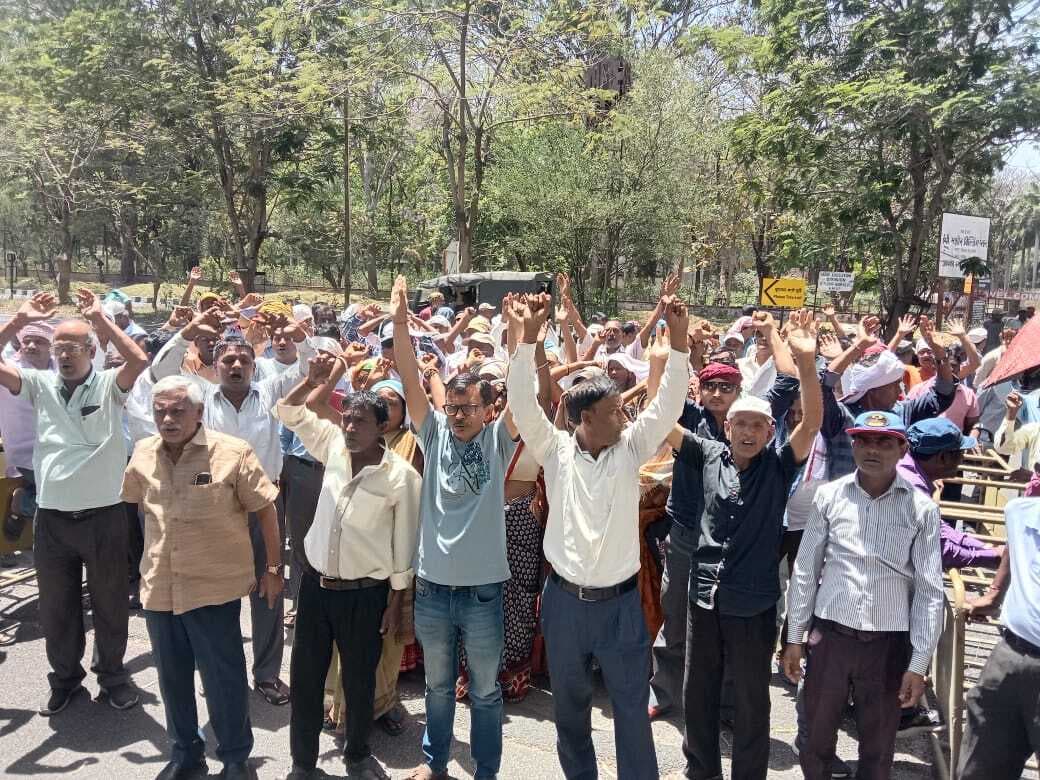 दो घंटे तक एचइसी मुख्यालय में बंद रहे अधिकारी व कर्मी