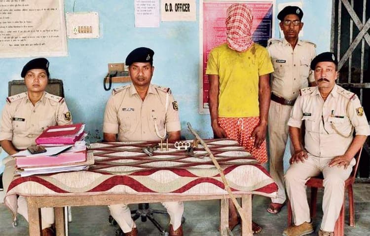 चोरी के आरोप में देसी कट्टे के साथ चोर गिरफ्तार