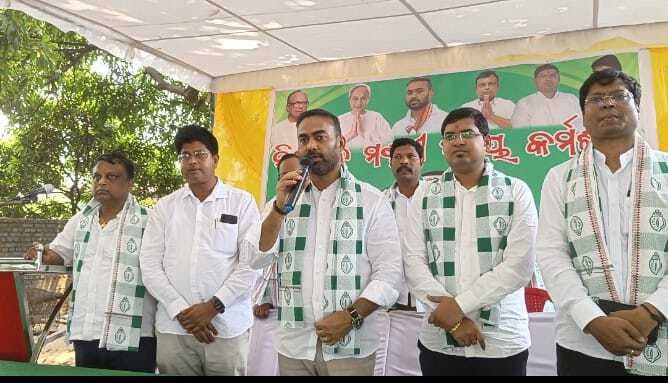 बणई में बीजद की कार्यशाला आयोजित, माकपा के दो नेताओं ने समर्थकाें संग थामा दामन