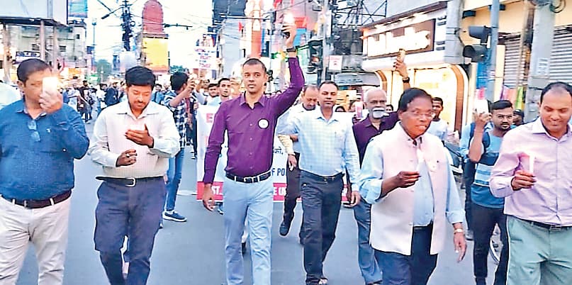 कैंडल मार्च निकाल कर मतदाताओं को किया जागरूक