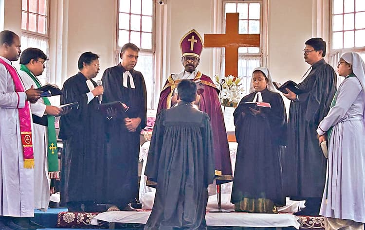 हेसाग में पुरोहिताभिषेक संपन्न हुआ