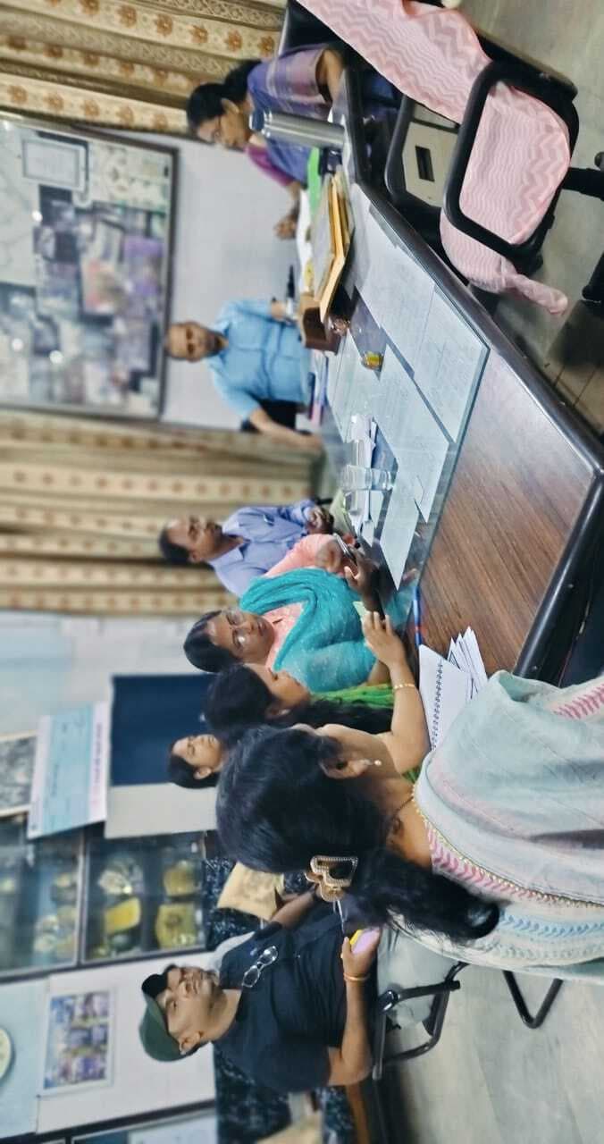 शिक्षा अधिकारियों ने मैट्रिक में बेहतर करने वाले इंदिरा गांधी स्कूल का किया निरीक्षण