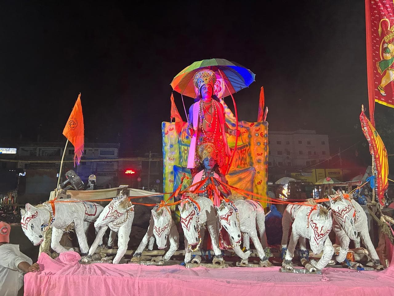 मनमोेहक झांकी व हैरतअंगेज करतब देख दर्शक हुए अचंभित