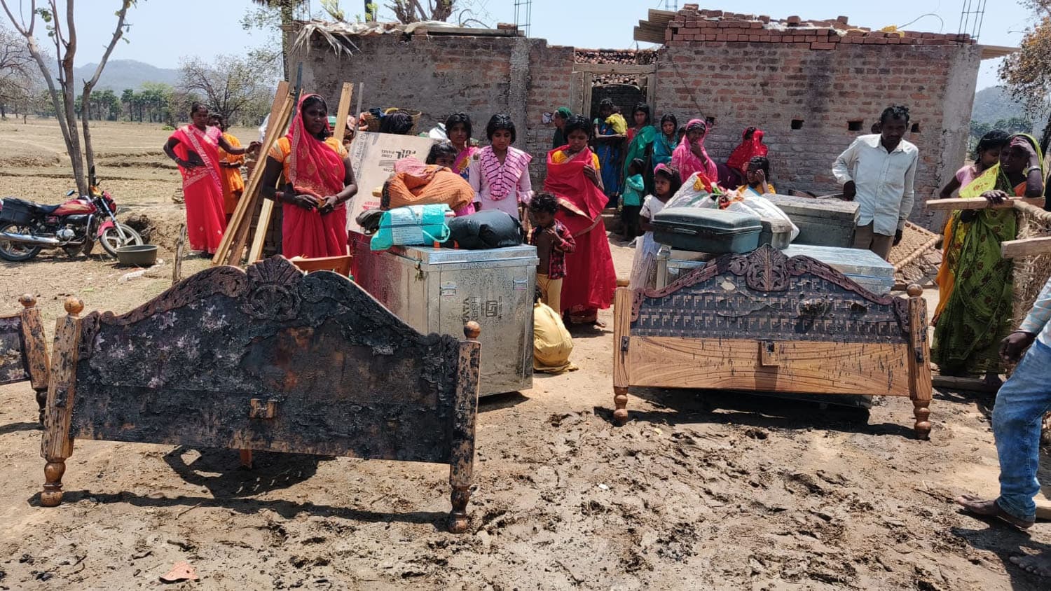 घर में लगी आग, शादी के लिए रखा सामान जल कर राख