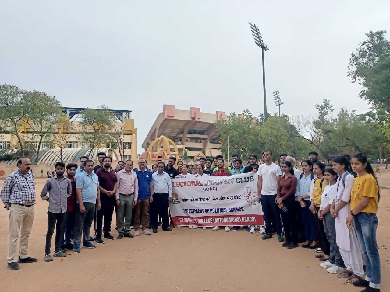 मतदाताओं को जागरूक करने के लिए निकाली गयी प्रभातफेरी