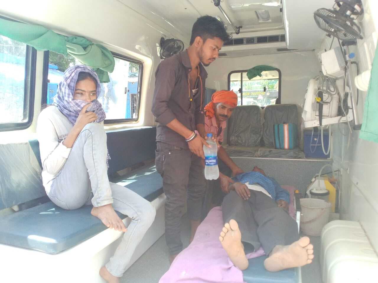 सड़क दुर्घटना में बाइक सवार पिता व पुत्री जख्मी, रेफर