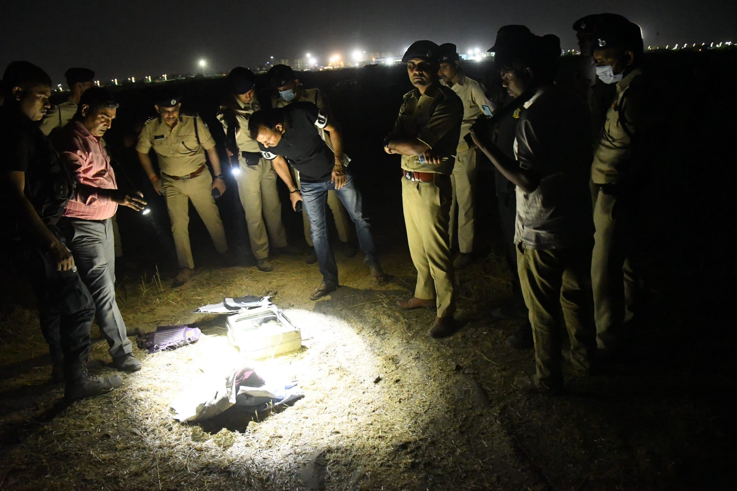 मोबाइल चार्जर के कारण बम का पुलिस को हुआ था अंदेशा