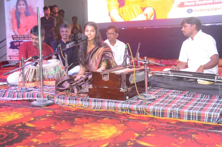 भागलपुर मतदान में आगे रहा तो फिर आकर गीत सुनाउंगी: मैथिली ठाकुर