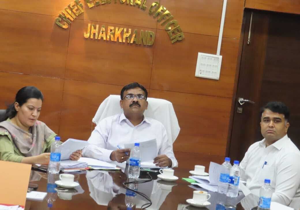 आवश्यक सेवाओं से जुड़े सभी मतदाताओं के लिए मतदान करना सुनिश्चित हो : सीइओ