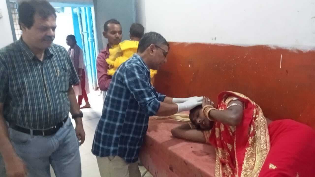 बाइक के धक्के से स्कूटी चालक जख्मी, रेफर