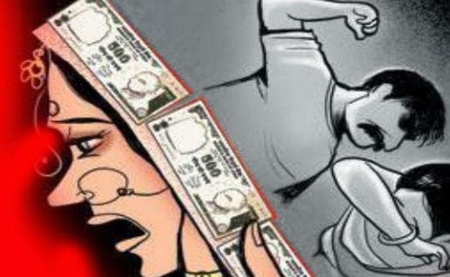 दहेज प्रताड़ना के आरोप में पति सहित चार पर केस