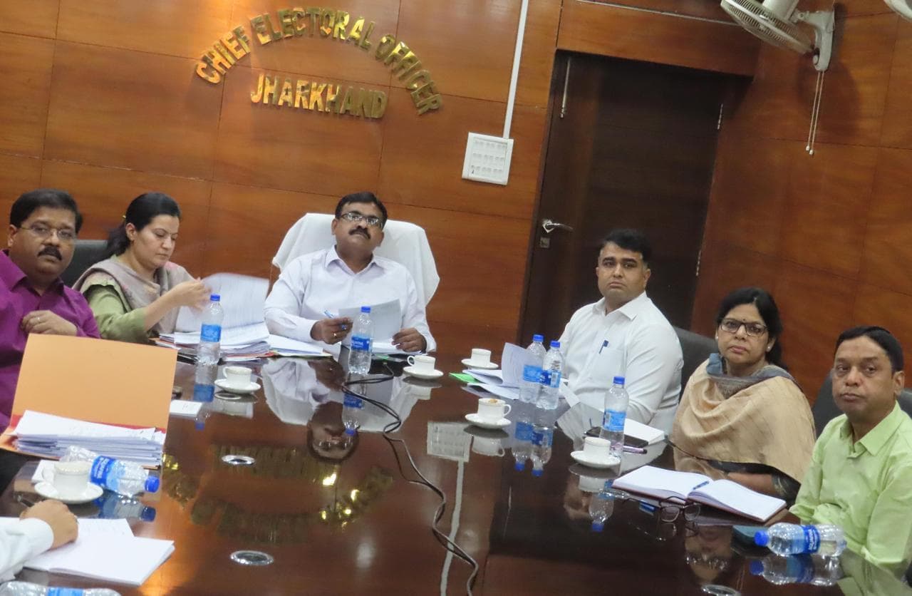 चुनाव कार्य में जुड़े कर्मियों के लिए पोस्टल बैलेट का होगा उपयोग