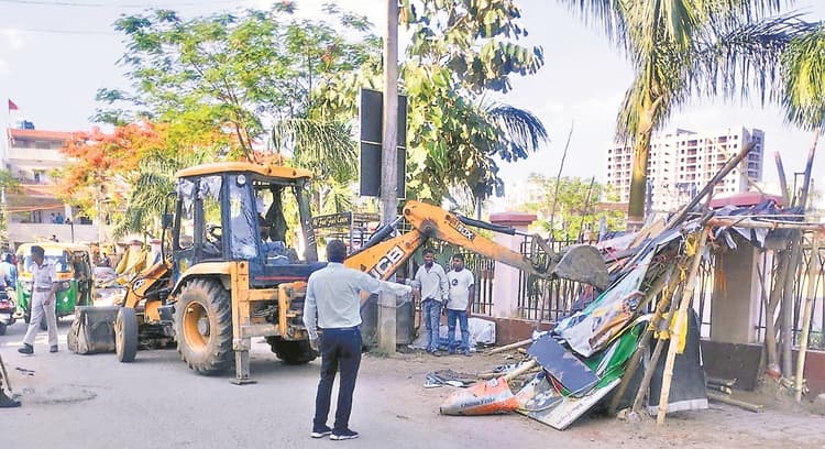 अरगोड़ा मैदान के पास नाले पर बनायी गयी अवैध दुकानों को हटाया, दी चेतावनी
