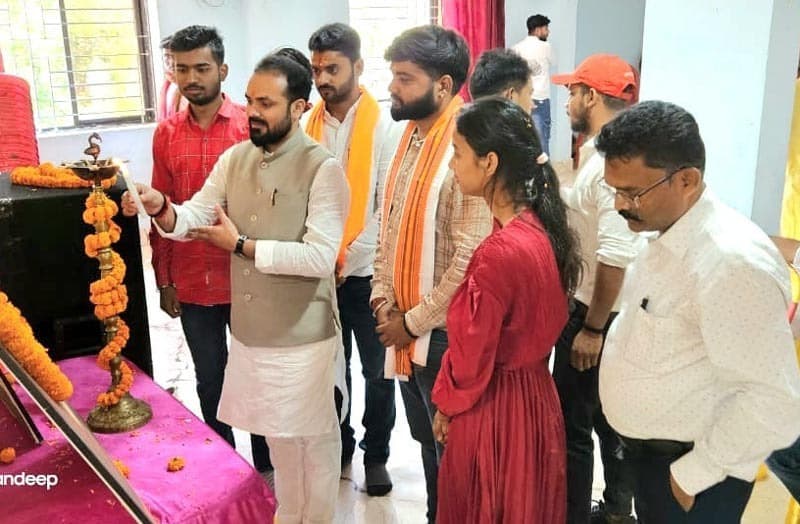 नये मतदाताओं को मतदान के लिए प्रेरित करें: डॉ शुक्ला