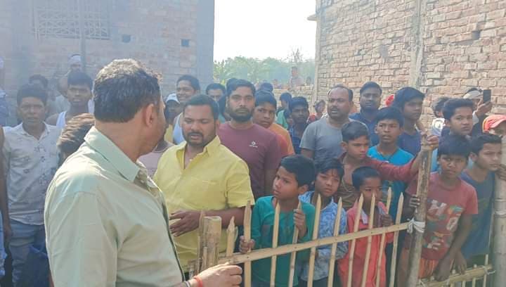 खाना बनाने के क्रम में लगी आग, आठ घर जले