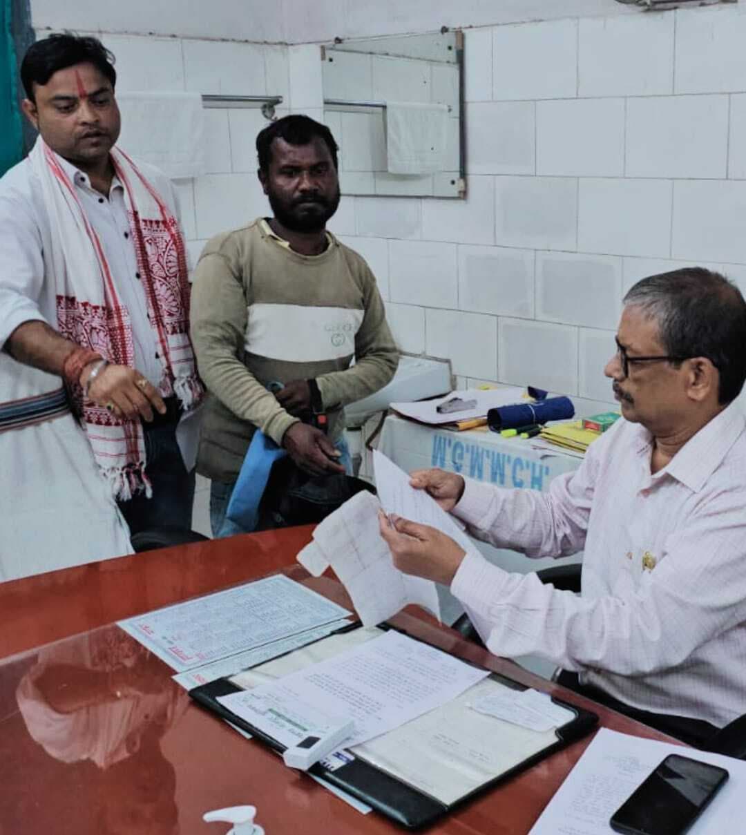 साहब मैं अभी जिंदा हूं, फिर भी मेरा मृत्यु प्रमाण पत्र बना दिया