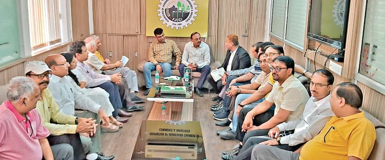 पीपुल्स रिपब्लिक ऑफ बांग्लादेश के सचिव ने की बैठक