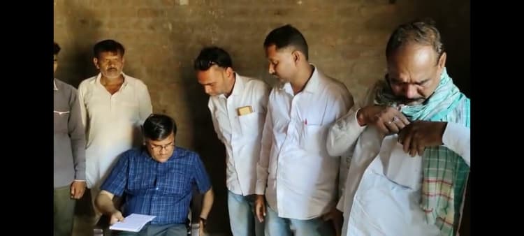 बीडीओ ने मृतक के परिजन को दिया सूखा राशन