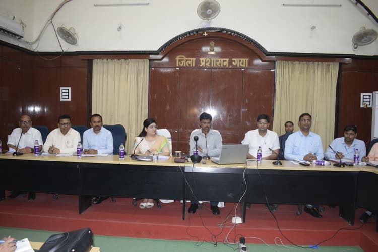 मगध मेडिकल अस्पताल में एसी युक्त 100 बेड का वार्ड तैयार रखने का निर्देश