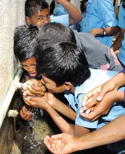 बच्चों को पानी पिलाने के लिए स्कूलों में दो बार बजेगी विशेष घंटी